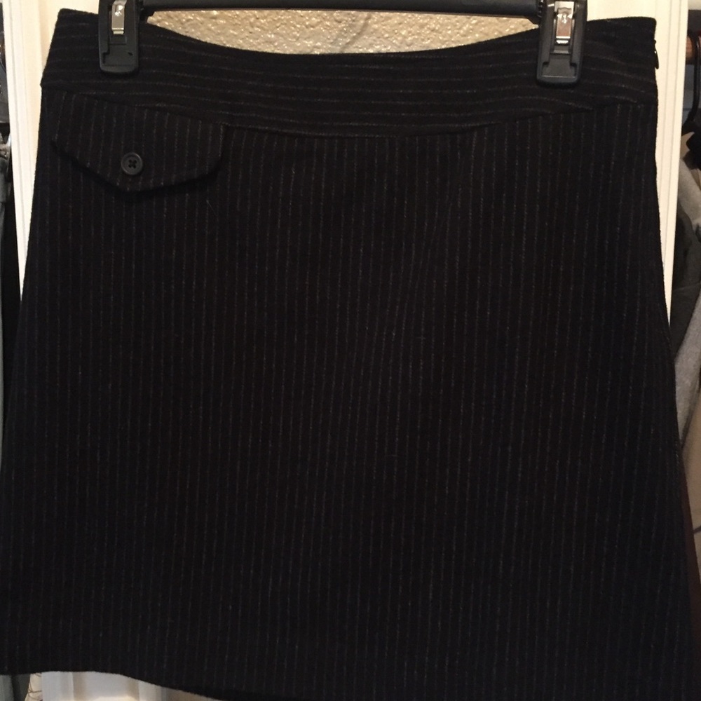 Banana Republic black pin stripped skirt size 4